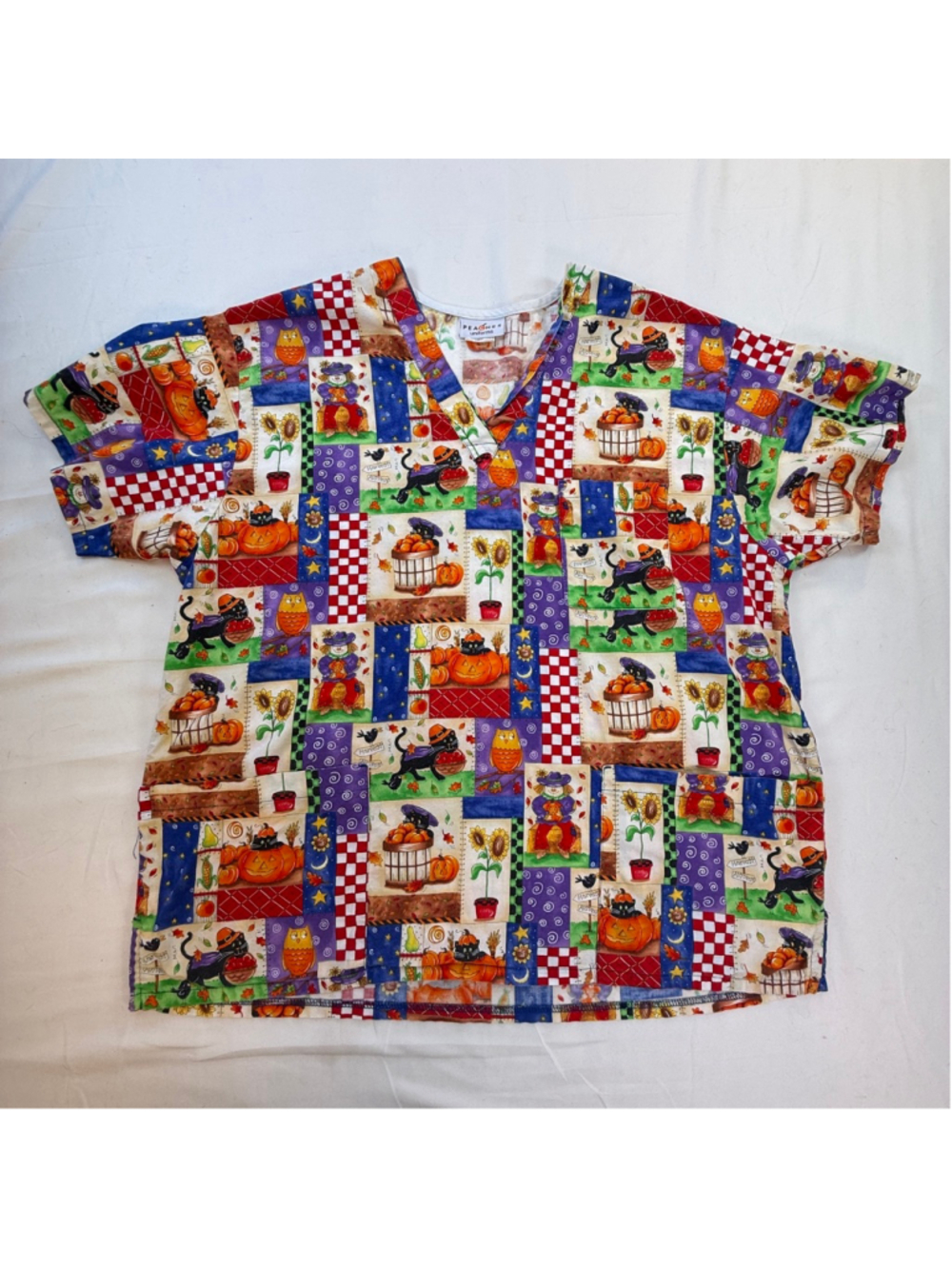 Peaches Uniforms Halloween Scrub Top XL Patchwork Pumpkins Black Cat Scarecrow